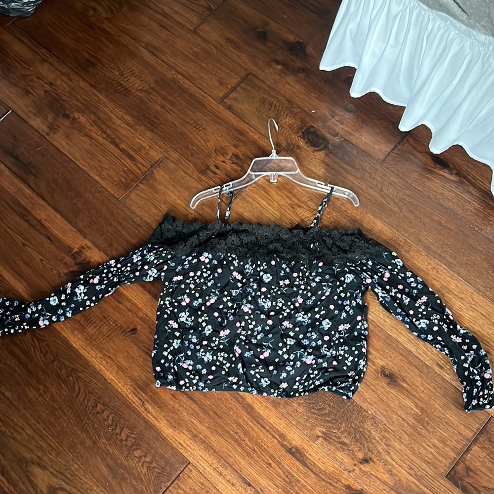 Hollister off the shoulder, spaghetti strap longsleeved crop top
